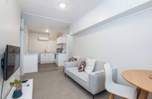 Dunedin Apartment | Roslyn Retreat: Garden 2-Bed Suite + Kitchenette
