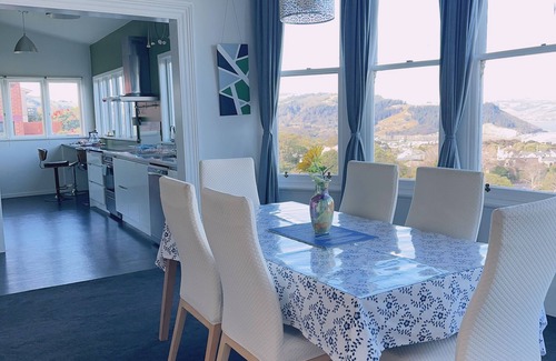 Roslyn Apartment | Roslyn Sea View Room—9 minutes walk to city center