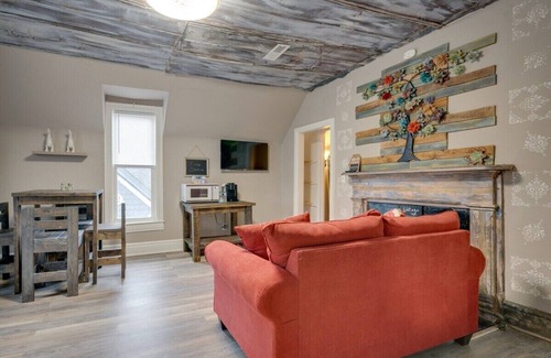 Clarksville Condo | Ross & Ashley's Retreat (117 Marion St, #4)
