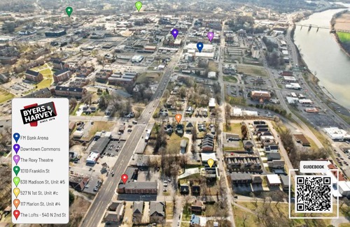 Clarksville Apartment | Ross & Ashley's Retreat (117 Marion St, #4)