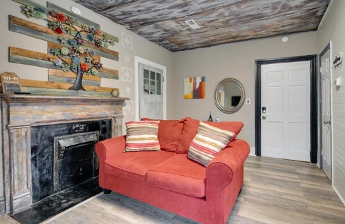 Clarksville Apartment | Ross & Ashley's Retreat (117 Marion St, #4)