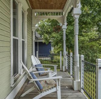 Clarksville Apartment | Ross & Ashley's Retreat (117 Marion St, #1)
