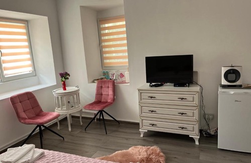 Bistrita Apartment | Rossalyn Studio