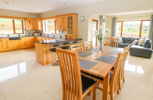 Farranfore House | ROSSANEAN, family friendly in Farranfore, County Kerry