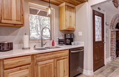 Payson Cabin | Rosscup Reserve | Secluded Cabin w/Spa & Deck!