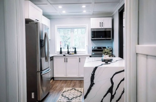 Muskoka Lakes House | Rosseau Retreat With Hot Tub