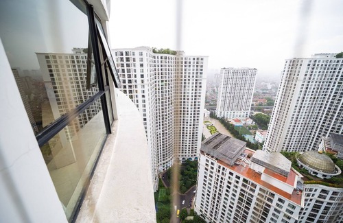 Thanh Xuan Apartment | Rosy 5★ Royal City Hanoi ♥Luxury 3 BR Apt-King bed