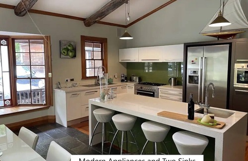 Okere Falls House | Rotoiti Lakefront Luxury with Tennis Court, Gym, and Jetty