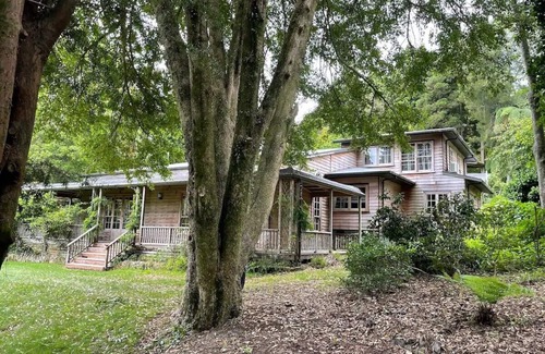 Okere Falls House | Rotoiti Lakefront Luxury with Tennis Court, Gym, and Jetty