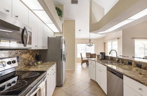 Broadmoor House | ROTONDA GEM Spacious 4-bedroom house with AC, WiFi in lovely Rotonda West