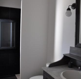 Meze Apartment | Rouge Pompon