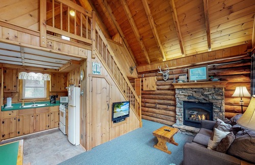 Sabinsville Cabin | Rough Cut Lodge - Oak Cabin
