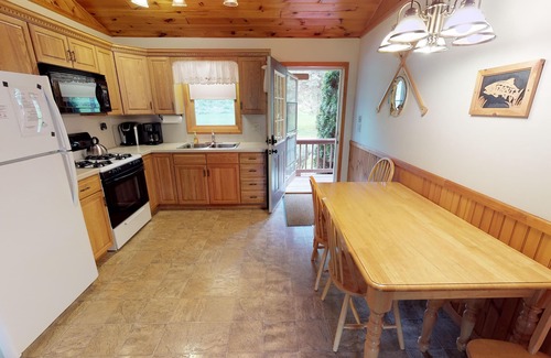 Sabinsville Cabin | Rough Cut Lodge - Spruce Cabin