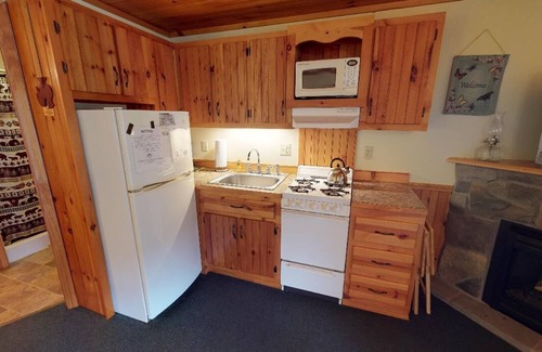 Sabinsville Cabin | Rough Cut Lodge - Suite 2