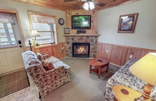 Sabinsville Cabin | Rough Cut Lodge - Suite 5