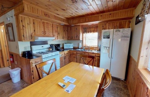 Sabinsville Cabin | Rough Cut Lodge - Suite 6