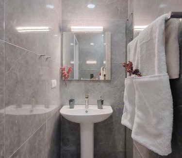 Vake Hotel | Round Garden Hotel