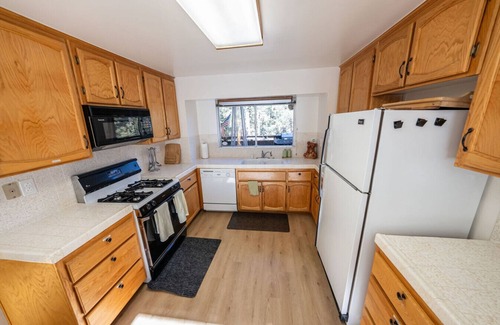 Patton Cabin | RoundRockLodge+LakeViews!+PoolTable+CentralHeating!
