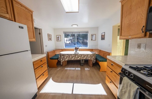 Patton Cabin | RoundRockLodge+LakeViews!+PoolTable+CentralHeating!