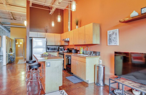 Raynolds Addition Apartment | Route 66 View: Penthouse in Dtwn Albuquerque!