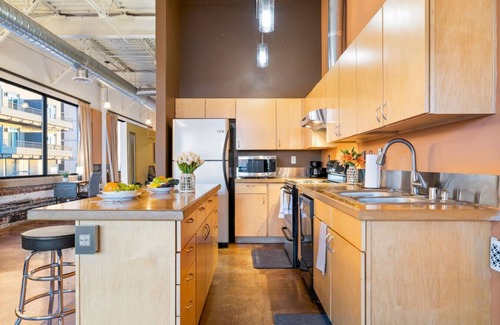 Raynolds Addition Apartment | Route 66 views! 1-Bed Penthouse in Downtown ABQ