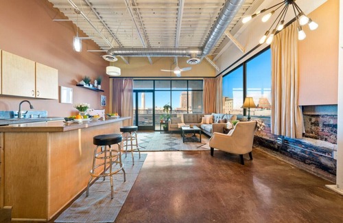 Raynolds Addition Apartment | Route 66 views! 1-Bed Penthouse in Downtown ABQ