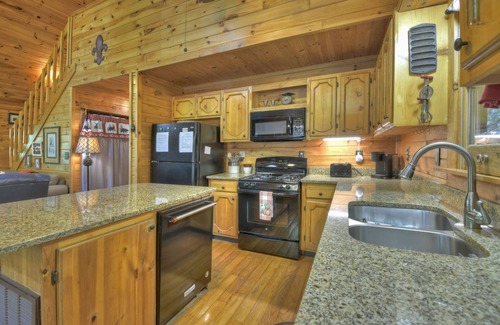 My Mountain Cabin | Roux House, Great View, Porch Swing Bed, Hot Tub