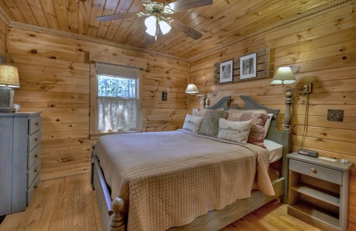My Mountain Cabin | Roux House, Great View, Porch Swing Bed, Hot Tub