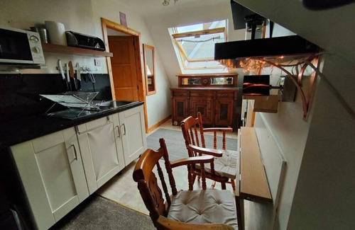 Kinallen Cottage | Rowantree Cottage One-Bedroom Apartment