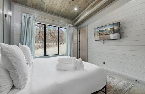 Broken Bow House | Rowdy Creek Pines Retreat & Hot Tub
