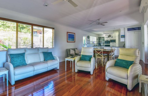 Sunrise Beach House | ROWENA'S BEACH RETREAT
