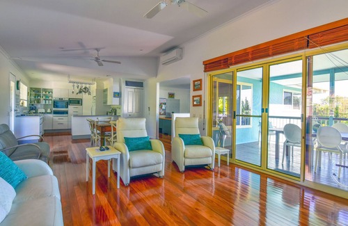 Sunrise Beach House | ROWENA'S BEACH RETREAT