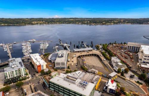 Bremerton House | Roxy Condo #203