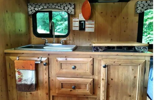 Suches House | Roxy - Cozy Camper at Suches Wilderness Ranch