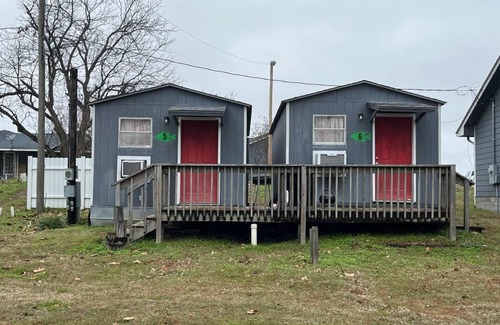 Avon Hotel | Roy's Cabins & Campgrounds