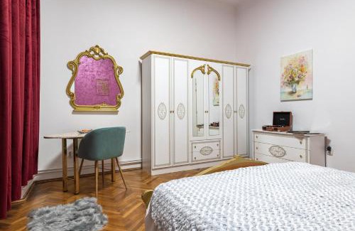 Old Town Villa | Royal 5* mansion near central square
