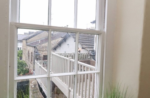 Kirkby Lonsdale Cottage | ROYAL BARN VIEW, family friendly, with a garden in Kirkby Lonsdale