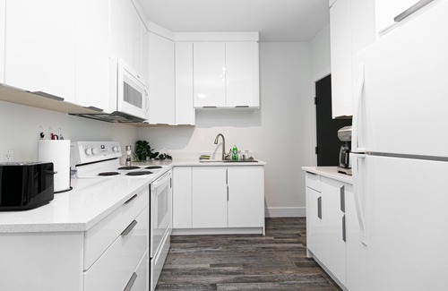 Colwood House | Royal Bay Modern 2 Bedroom Suite