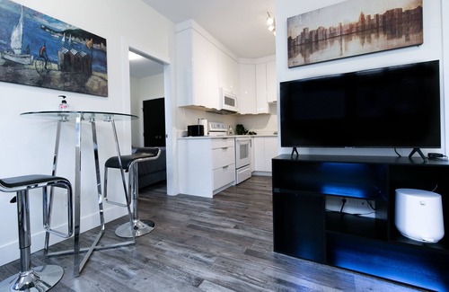 Colwood House | Royal Bay Modern 2 Bedroom Suite