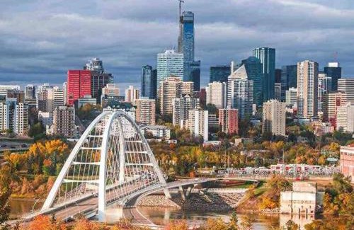 West Edmonton Apartment | Royal Blue Wild Oasis Corner PNHSE KingBed U/G Wi-fi