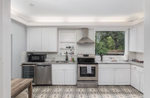Fondren House | Royal Chateau in the heart of Fondren!