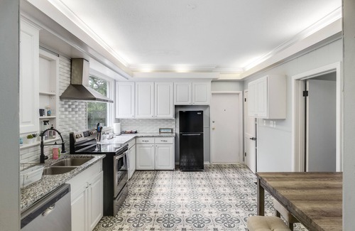 Fondren House | Royal Chateau in the heart of Fondren!