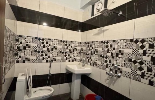 Almora Hotel | Royal Guest House