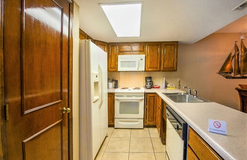 Biloxi Condo | Royal Holiday Beach Resort