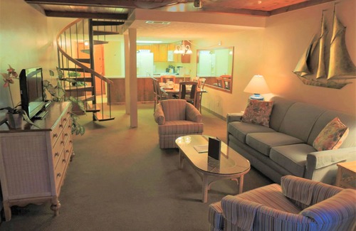 Biloxi Condo | Royal Holiday Beach Resort