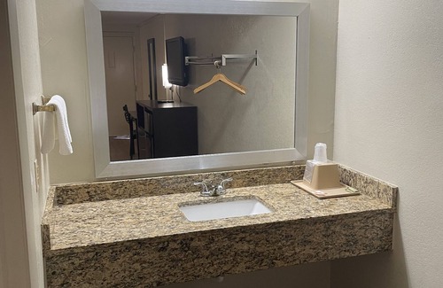 Fredericksburg Hotel | Royal Inn Motel