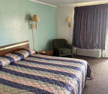Central Oklahoma City Hotel | Royal Inn