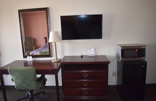 Bentonville - Fayetteville Hotel | Royal Inn