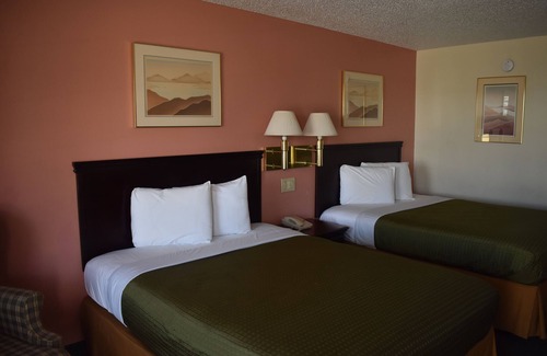 Bentonville - Fayetteville Hotel | Royal Inn