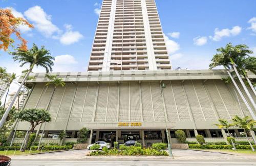 Waikiki House | Royal Kuhio 2302 - Spacious Studio with Stunning Mountain Views in the Heart of Waikiki!